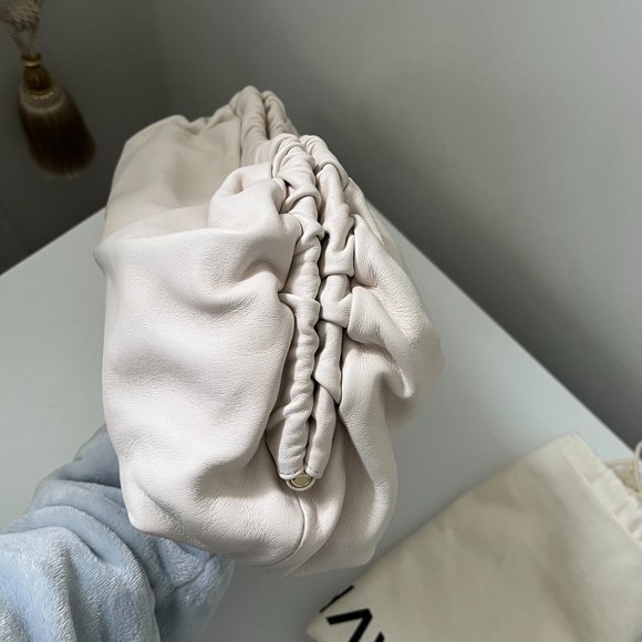 Mansur Gavriel Cloud Clutch, large size in light beige colour (NWOT) - Picture 6 of 16